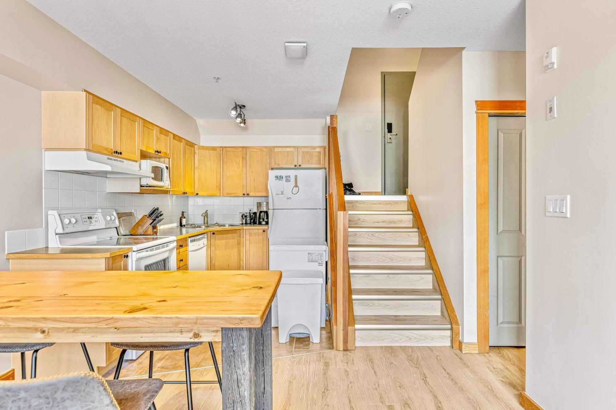 Canmore Mountain View Loft Apartment Heated Outdoor Pool Eksteriør bilde