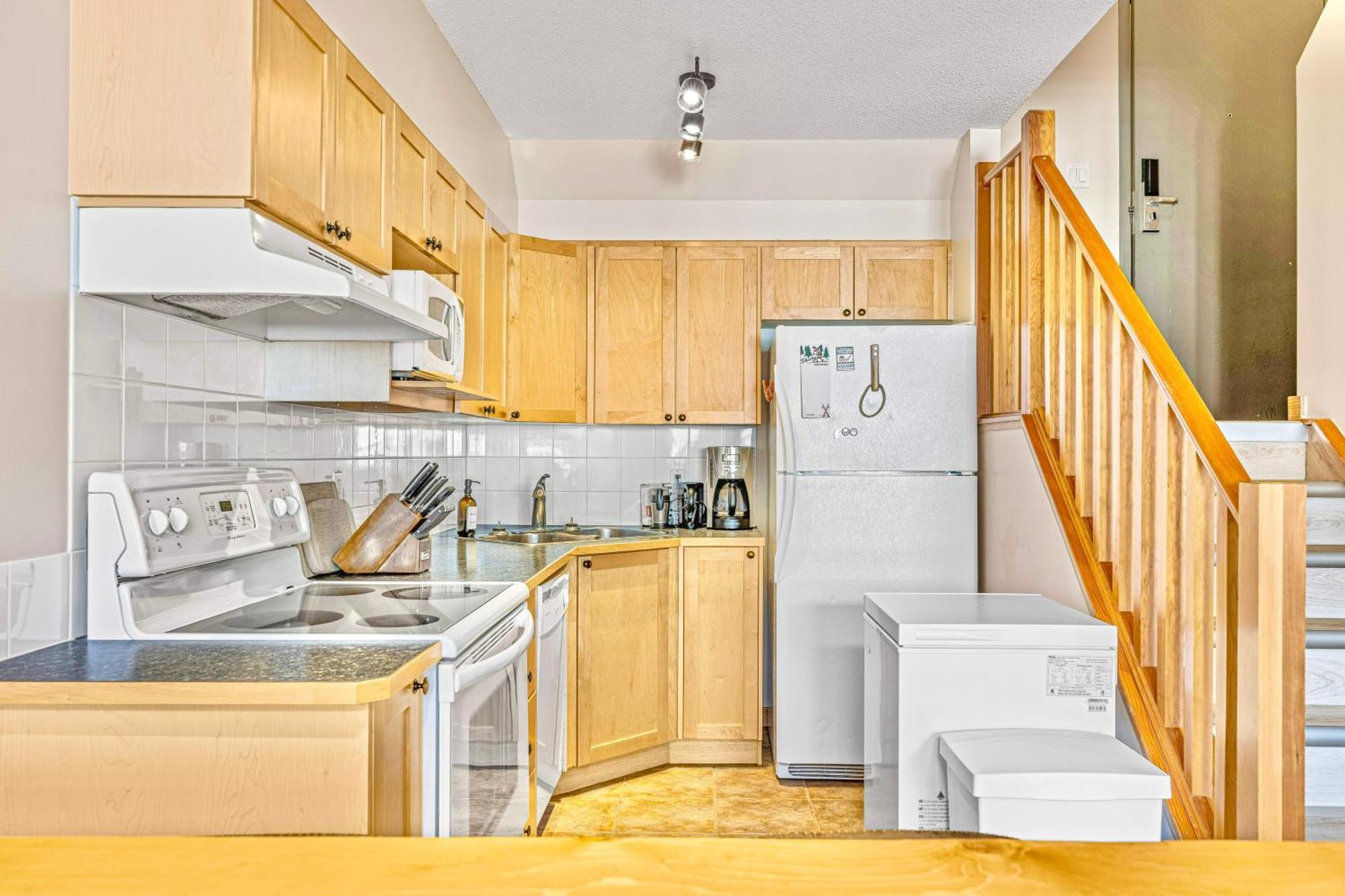 Canmore Mountain View Loft Apartment Heated Outdoor Pool Eksteriør bilde