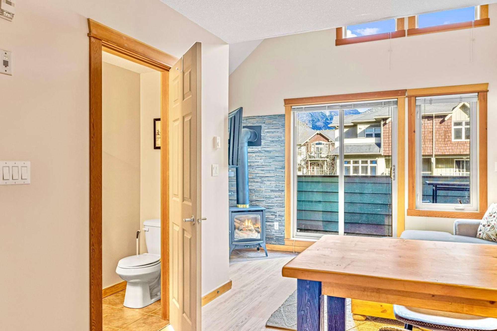 Canmore Mountain View Loft Apartment Heated Outdoor Pool Eksteriør bilde