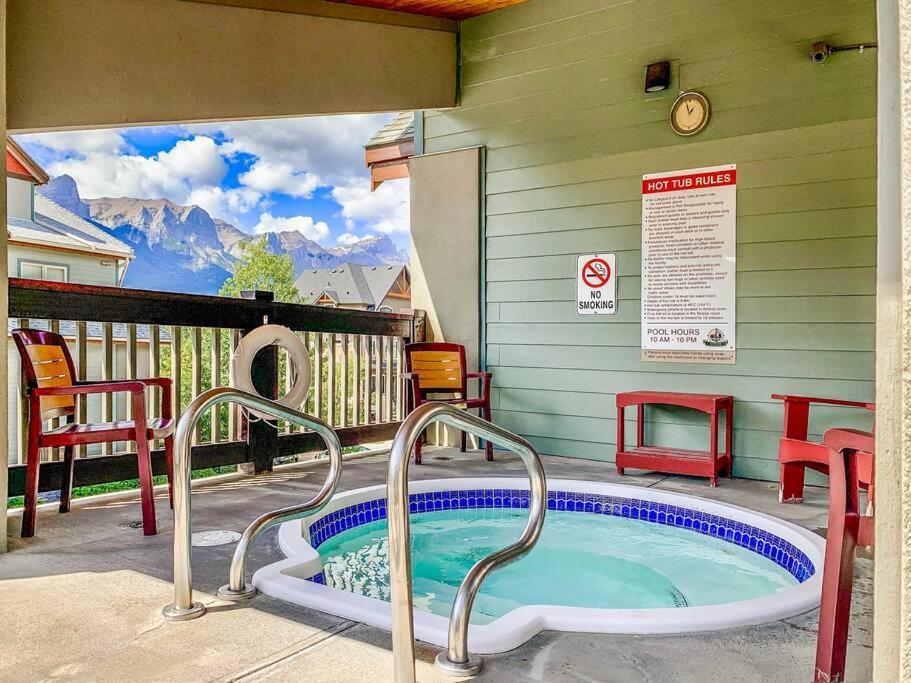 Canmore Mountain View Loft Apartment Heated Outdoor Pool Eksteriør bilde
